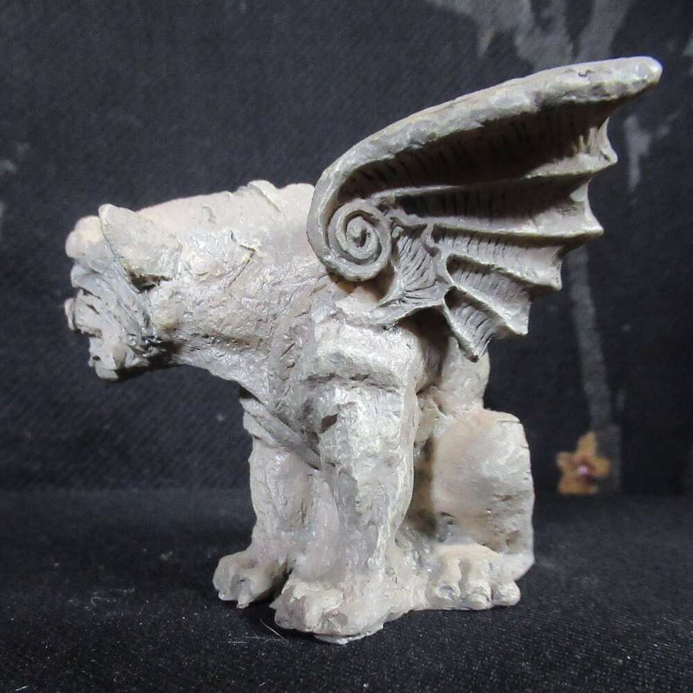 Mini Winged Dog Gargoyle Guardian Statue - Picture 4 of 6
